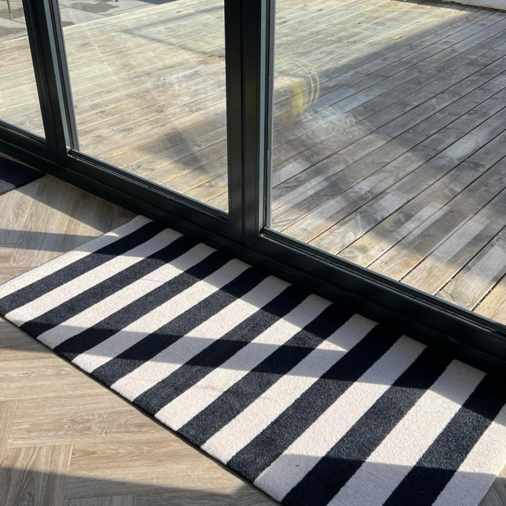 Runner | Stripe in Black & Vanilla