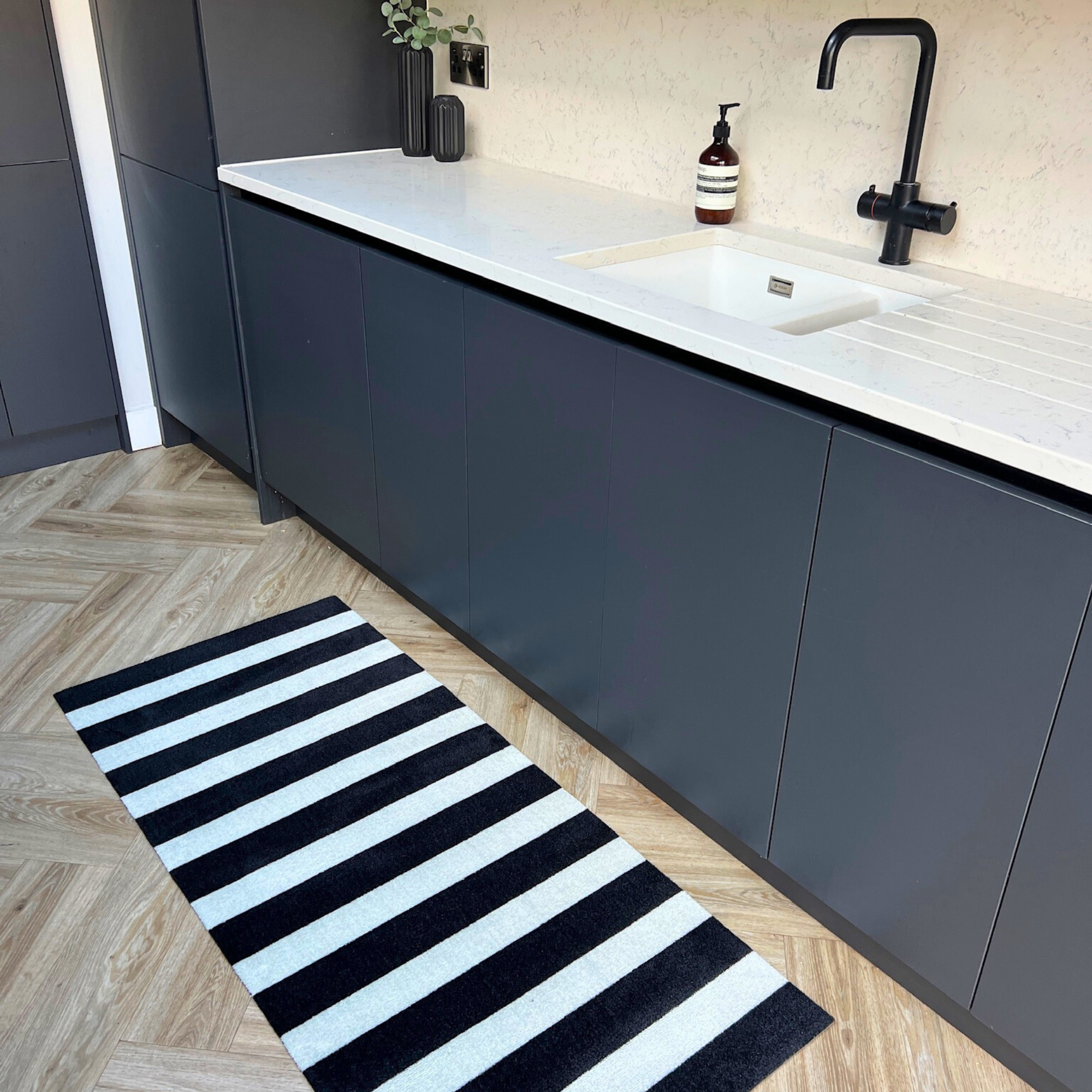 Runner | Stripe in Black & Vanilla